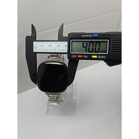 Fitbit Versa 3 FB511 Smartwatch GPS Heart Rate SpO2 Activity Tracker W/ Charger - Picture 5 of 11